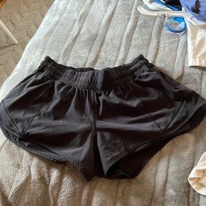 lululemon Hotty Hot Low-Rise Lined Short 2.5"